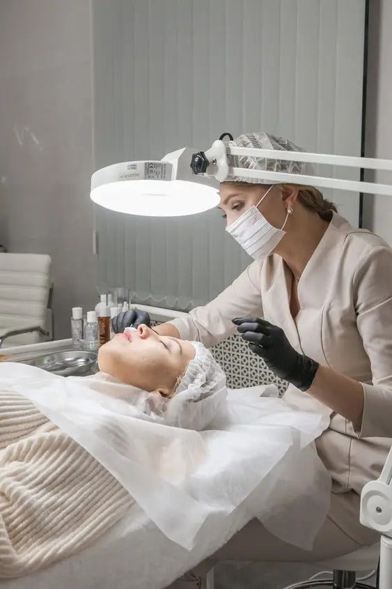 Lámpara de Pedestal con Lupa LED 5x Profesional - Altura 1.6m para Estética y Barbería